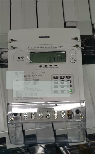 Three-phase meter with serial under barcode